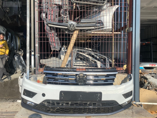 VOLKSWAGEN TIGUAN ÖN TAMPON DOLU 2016-2018 ÇIKMA ORİJİNAL
