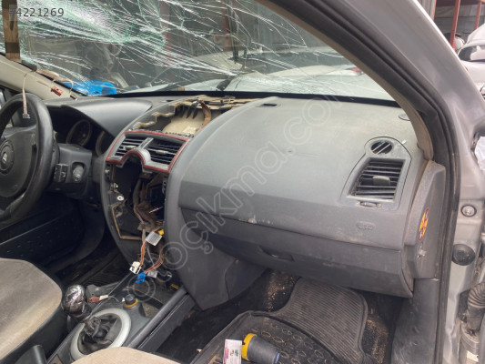 Renault Megane 2  orijinal açılmamış torpido