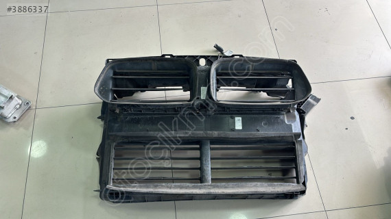 BMW X2 F39 ÖN HAVA KANAL MASKESİ SOKETLİ 5174112520