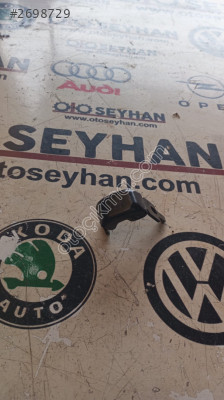 5Q0886193 Skoda Octavia arka koltuk bağlantı demiri