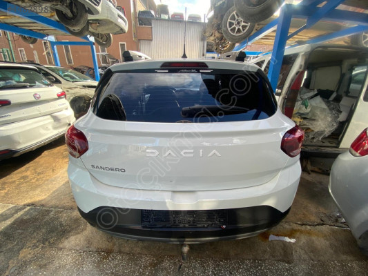 DACİA SANDERO BAGAJ KAPAĞI