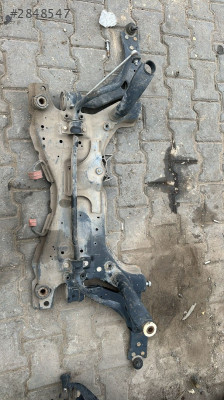 2008-2011 FORD FOCUS ALT BEŞİK-TRAVES ORJ ÇIKMA