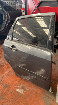 2003 FORD FOCUS SAĞ ARKA KAPI