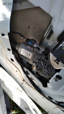 Peugeot 301 sol arka cam krikosu çıkma