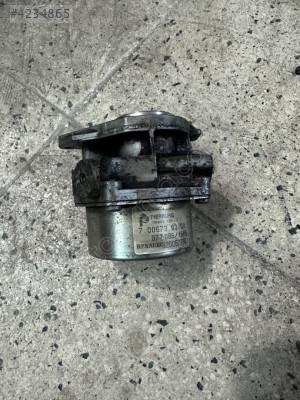 Clio 4 Megane 3 Fluence Vakum Pompası 8200577807