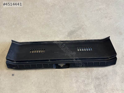 NİSSAN NOTE BAĞAJ ORTA KISIM PLASTİĞİ 2006-2011