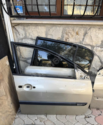 RENAULT MEGANE 2 SAĞ ÖN KAPI EYUPCAN OTO'DA