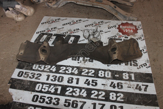 TOYOTA CRESSİDA 1.6 ŞASE ORTA TRAVERSİ