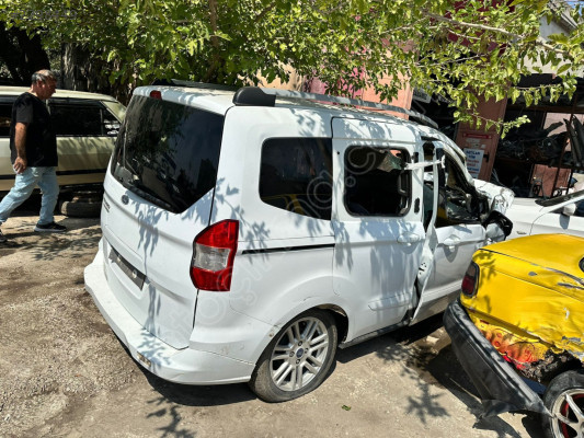 2016 ford curier arka çamurluk
