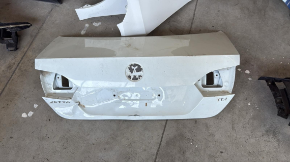 Jetta 11 14 bagaj kapağı orijinal