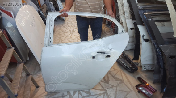 RENAULT MEGANE 4 HATCHBACK HB SOL ARKA KAPI ORJİNAL ÇIKMA