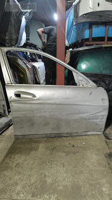 Mersedes w204. Sağ ön kapı