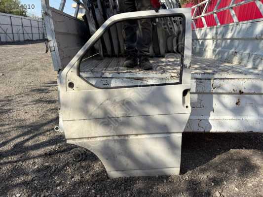 Orjinal Çıkma VW Transporter T4 Sol Ön Kapı - Temiz Durumda