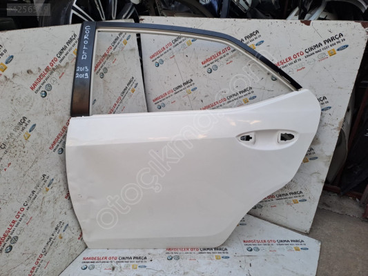 Toyota Corolla sol arka kapı (2013 2018) az hasarlı