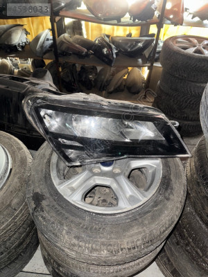 Skoda Superb sağ ön far