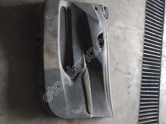 Renault sağ ön kapı döşemesi