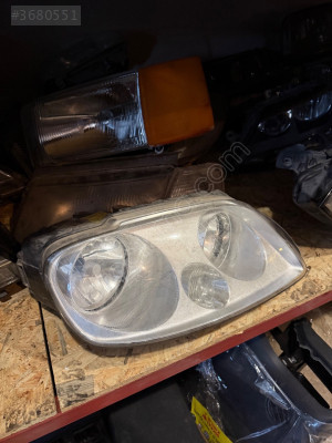 Volkswagen Caddy Sağ Ön Far Çıkma Orijinal
