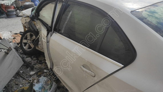 Jetta 2014 arka sol kapı