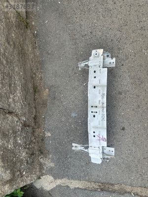 2024 Ford Courier ön tampon demiri