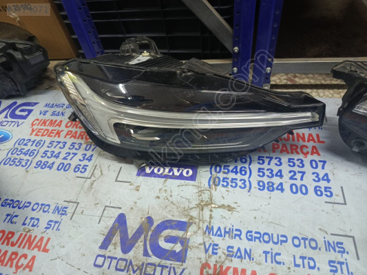 VOLVO XC60 SAĞ FAR ORJİNAL ÇIKMA 2023-24 32404706