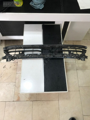 AUDİ Q3 ORTA IZGARA