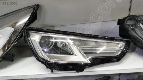 AUDİ A4 ÇIKMA SAĞ ÖN FAR