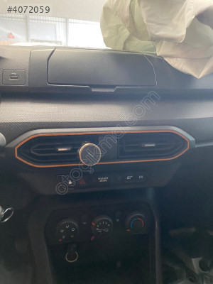 DACİA SANDERO STEPWAY GÖĞÜS ORTA EŞYA SAKLAMA BÖLMESİ