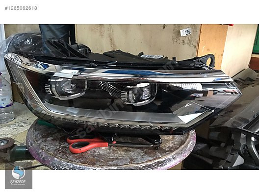 VOLKSWAGEN B8 HATASIZ SAĞ FAR ÇIKMA ORJİNAL