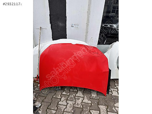 Polo motor kaputu kırmızı