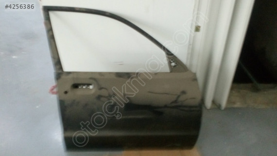 Mazda 121 SAĞ ÖN KAPI