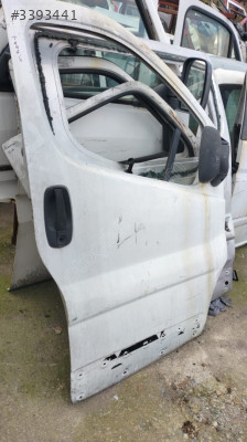 Renault trafic sağ kapı