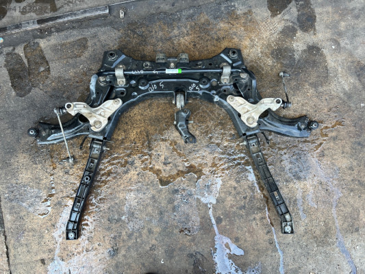 CLİO 5.5 TRAVERS ORJİNAAL ÇIKMA PARÇAA