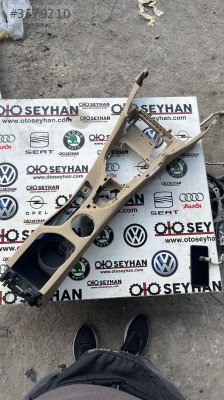 105095502 bmw x1 e84 orta konsol