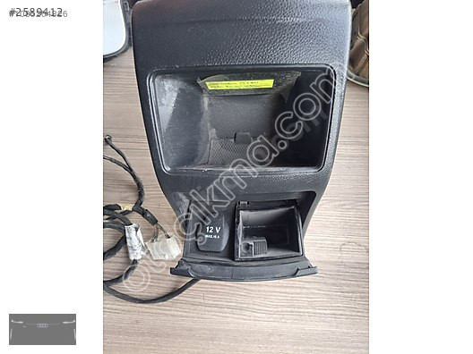MERCEDES A180 ORTA KONSOL ARKA KÜLLÜK
