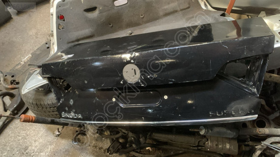2014 skoda süperb bagaj kapağı
