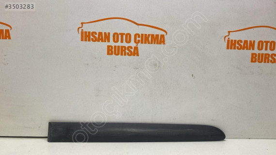 Ön Kapı Çıtası Sağ (Bandı) Clio 2 - II 7700410279