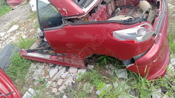 Pejo 206 CC sol arka çamurluk masbiyel kesme yedek parça