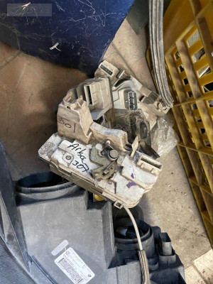 Peugeot 307 sağ sol ön arka kapı kilitleri