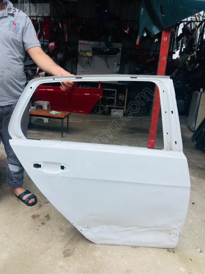 Volksvagen Golf 7 arka sağ kapı çıkma