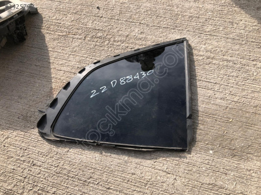 BMW X1 G01 SAĞ ARKA KELEBEK CAMI