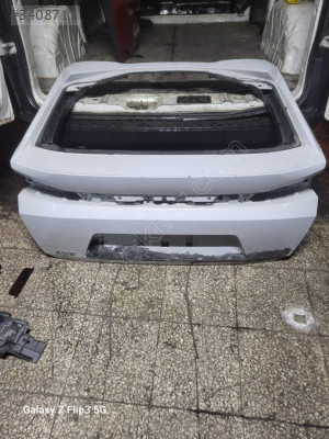 Peugeot 408 arka bagaj kapağı