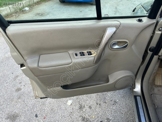 2004-2008 RENAULT SCENİC 2 SOL ÖN KAPI DÖŞEMESİ