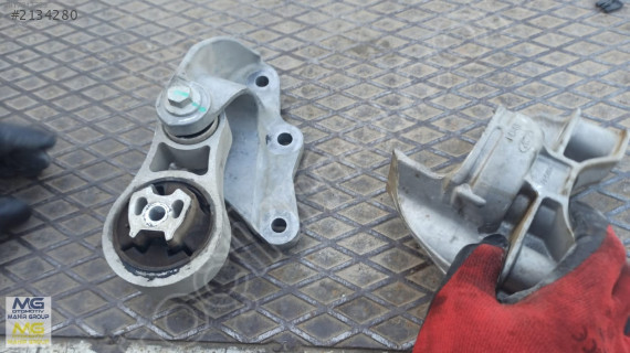 FORD COURİER ŞANZIMAN TAKOZU BRAKETİ İLE BİRLİKTE ÇIKMA ORİJ