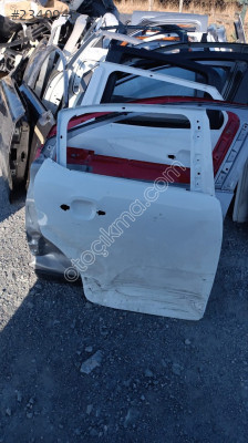 PEUGEOT 208 SAĞ ARKA KAPI ORİJİNAL ÇIKMA PEJO