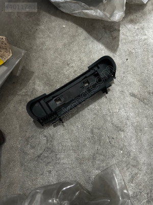 4B0839885 AUDİ A3 SAĞ ÖN DIŞ KAPI KOLU BRAKETİ