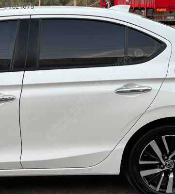 HONDA CİTY SOL ARKA KAPI ( BEYAZ - HATASIZ )