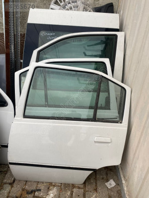 OPEL KADETT Modeli İçin Sol Arka Kapı Çıkma Parçası