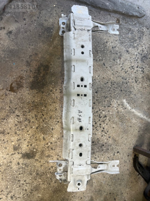 Ford courier ön tampon demiri