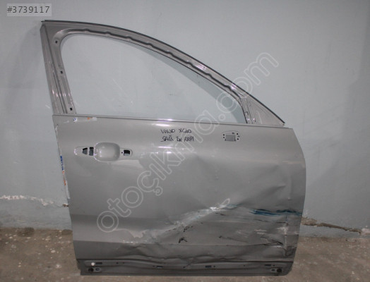 VOLVO XC40 SAĞ ÖN KAPI