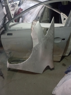 2015 model toyota avrıs sol camurluk grı